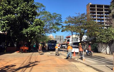 Cambio de red cloacal en Av. Perú y Mcal. López. Este ítem supera el 80% de ejecución, pero las plantas casi no avanzan. El del Bañado Norte no supera el 1% y de Varadero apenas llega al 20%.