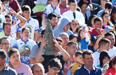 Mucha gente participó ayer de la misa que ofició el arzobispo de Asunción. Para hoy se espera el mayor contingente  de fieles para participar de la víspera y del  Día de la Virgen.