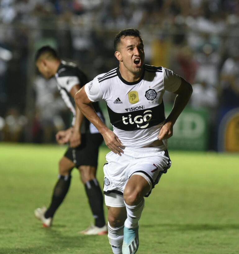 La alegría de Néstor Camacho por el gol.