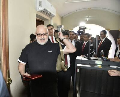 Paraguayo Cubas (Cruzada Nacional) protagonizó varios incidentes en la cámara y fuera de ella, que le valieron suspensiones hasta que finalmente fue expulsado por la mayoría de sus colegas.