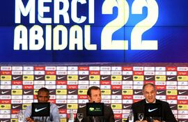 eric-abidal-deja-el-barcelona-160028000000-558360.JPG