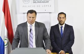el-ministro-de-obras-publicas-ramon-jimenez-gaona-y-el-actual-viceministro-de-transporte-agustin-encina--202406000000-1363754.jpg