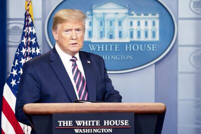 El presidente de Estados Unidos, Donald Trump, ha criticado firmemente la actitud condescendiente de la OMS con la dictadura comunista china, que al iniciarse la epidemia intentó acallar las informaciones sobre la misma.