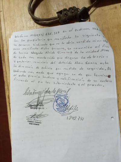 Acta de procedimiento donde costa la firma del jefe del puesto policial, quién afirmó "desconocer" el caso.