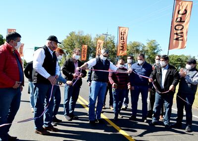 Mario Abdo Benítez asistió ayer a la inauguración de un tramo de ruta asfaltada en la ciudad de San Miguel, Dpto. de Misiones.