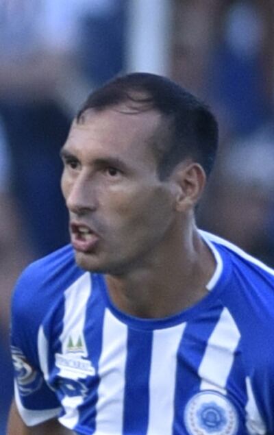 Herminio Miranda, defensor del equipo del 12 de Octubre (I).