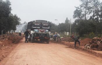 asi-se-encuentra-una-de-las-perlas-de-los-empedrados-chinos-en-el-tramo-pirayu-paraguari-de-tan-solo-1748-kilometros-su-construccion-comenzo-234351000000-1738285.jpg