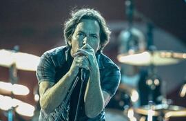 cantante-de-pearl-jam-echa-a-un-fan-que-agredio-a-una-mujer-121636000000-1493494.jpg