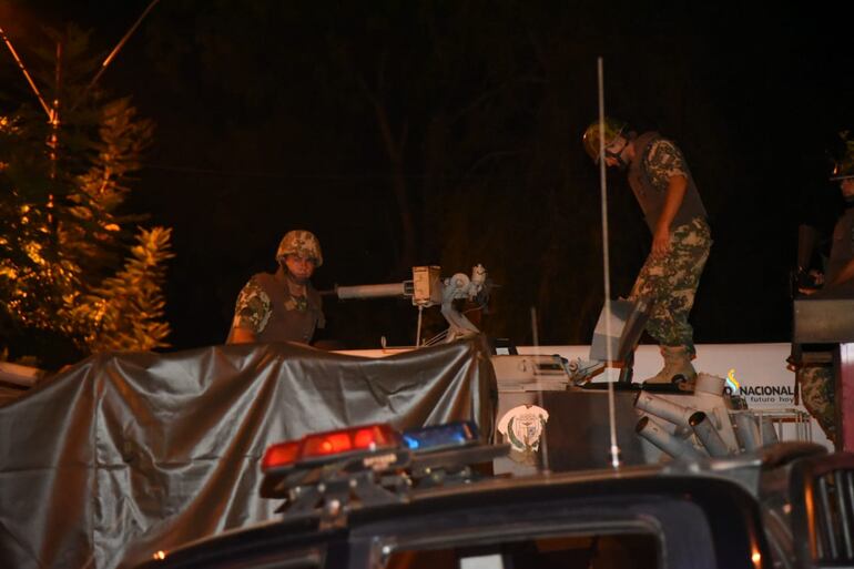 Presencia de militares en el perímetro del penal de Tacumbú.