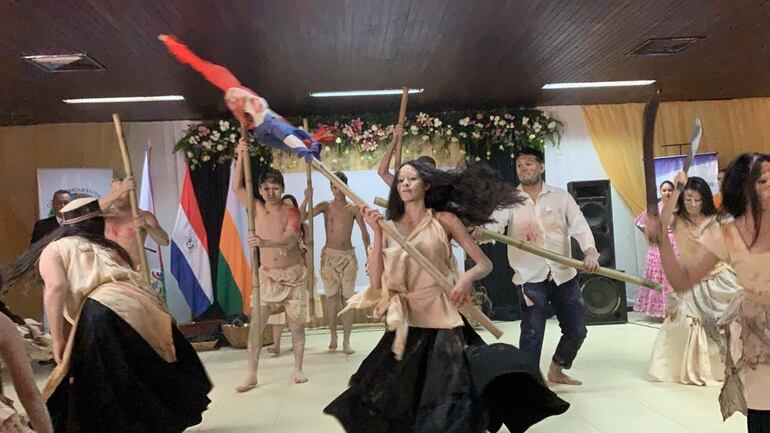 El ballet de danza Piribebuy Jeroky dio apertura al segundo congreso.