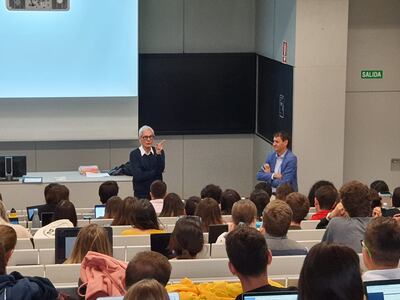 José Daniel Nasta durante una de las conferencias que ofreció en España.