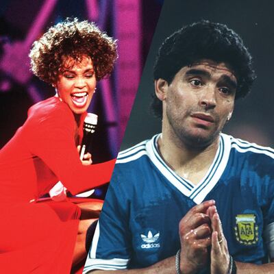 Whithey Houston y Diego Maradona son celebridades que han tenido problemas con el consumo de drogas.
