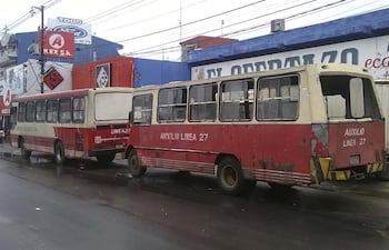 la-linea-27-pidio-subsidio-para-comprar-30-omnibus-con-aire-acondicionado-ayer-uno-de-los-buses-viejos-de-la-empresa-dejo-plantados-a-pasajeros-so-201116000000-1160412.jpg