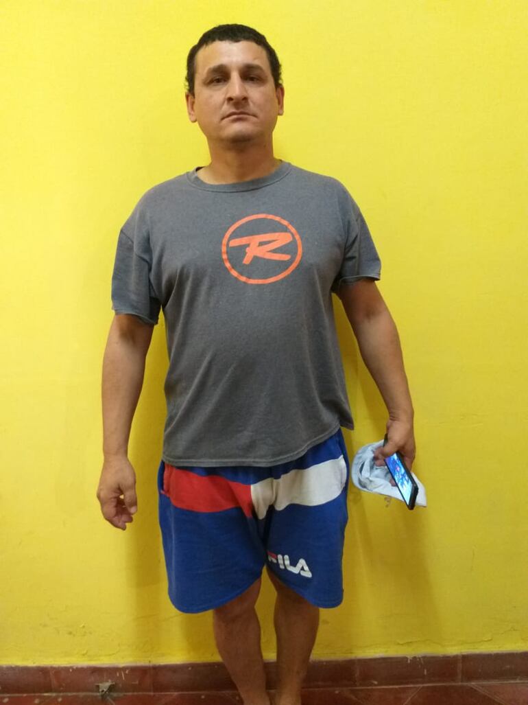 Robert Sandro Olmedo Suárez, supuesto agresor de su tío de 73 años. El septuagenario quedó con severos daños en el rostro y su sobrino ya se encuentra detenido en la comisaría 24 Central.