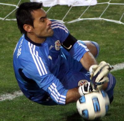 Justo Villar (actualmente con 42 años), tapando un penal en las semifinales contra Venezuela.