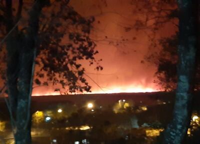 El avance del incendio en el Pantanal brasileño se puede ver   desde de Fuerte Olimpo, zona también afectada por el fuego.
