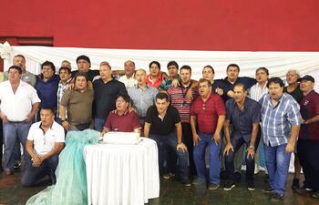 la-asociacion-de-ex-voleibolista-del-paraguay-aev-realizo-recientemente-una-cena-por-el-primer-aniversario-de-dicha-nucleacion-presidida-por-nelson-03433000000-1578517.jpg