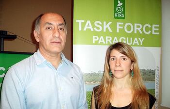 enrique-molas-y-veronica-chorkulak-de-rtrs-durante-la-presentacion-de-la-plataforma-task-force-en-carmelitas--201455000000-1404251.jpg