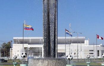sede-de-la-conmebol-en-luque-sostienen-que-dicha-organizacion-debe-ser-controlada-por-la-seprelad--204659000000-1435303.jpg
