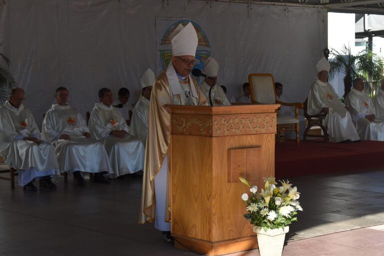 Monseñor Celestino Ocampos.