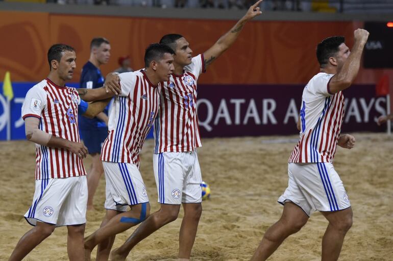 Los Pynandi en pleno festejo en el estadio que lleva su nombre.