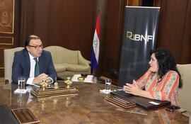 Carlos Florentín, del BNF, y la ministra de Turismo, Sofía Montiel de Afara.