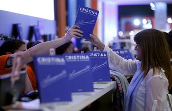 cristina-fernandez-presenta-su-libro-como-un-debate-en-momentos-dificiles-204206000000-1830995.JPG