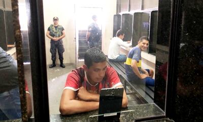 Reclusos de Tacumbú se comunican con sus familiares a través de medios telemáticos, ya que las visitas están prohibidas durante la cuarentena sanitaria.