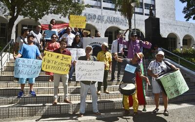 Integrantes de la Unión de Actores del Paraguay (UAP) se manifestaron ayer en la explanada del Palacio de Justicia.
