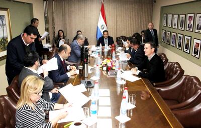 La reunión de mesa directiva y líderes de bancada fue presidida ayer por el vicepresidente primero Martín Arévalos (ANR-Añetete) quien contó que se reunirán con Abdo.