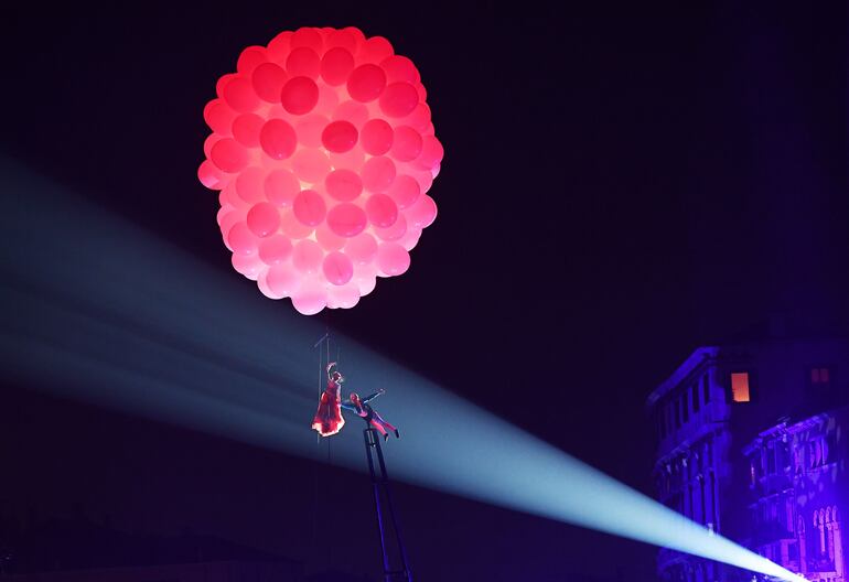 Enigmáticos seres enmascarados recorren desde este sábado el centro histórico de Venecia.