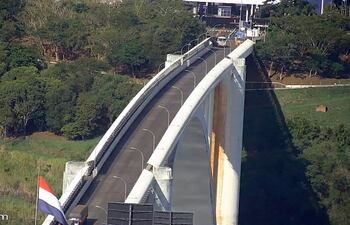 Histórico. Desde su inauguración hace 55 años, esta es una de las muy pocas veces que el Puente de la Amistad se presenta con casi nula actividad.