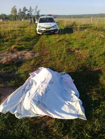 El cuerpo estaba atado de pies y manos.