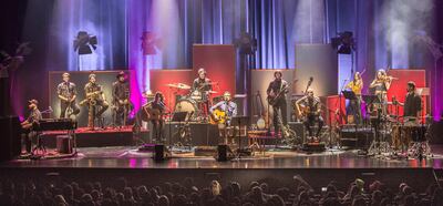 La banda recorrió teatros de Latinoamérica, siendo su primera experiencia en dicho formato.