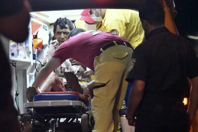 Oscar Darío González al momento de ser asistido por bomberos.