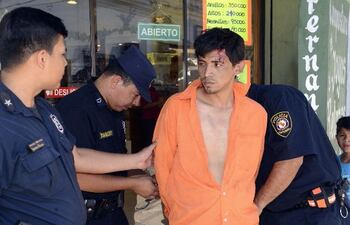 Alfredo Ayala, en 2014, cuando fue reducido por pasajeros de un bus / Archivo.