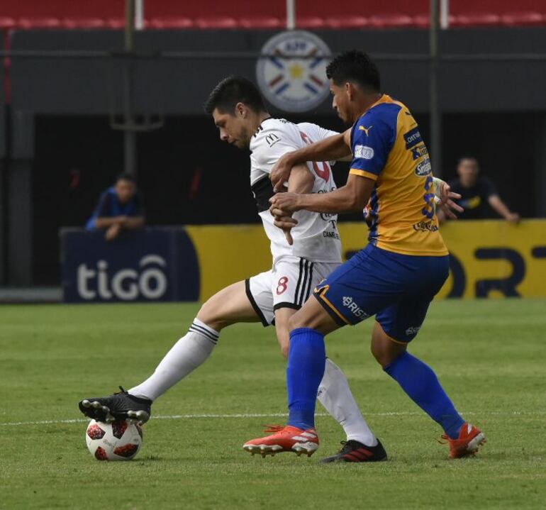 La intensa presión de Luqueño le impidió a Olimpia desplegar su fútbol habitual.