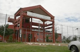 entrada-principal-a-la-penitenciaria-regional-de-coronel-oviedo-donde-en-la-manana-de-ayer-salio-a-luz-un-supuesto-caso-de-feminicidio-atribuido-a-un-215254000000-1647566.jpg