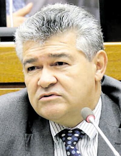 Jorge Ávalos Mariño, líder de la bancada “B” del PLRA. Junta 15 firmas para lograr convocar a Diputados.