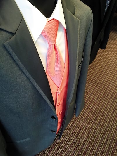 Esmoquin como traje de etiqueta masculino