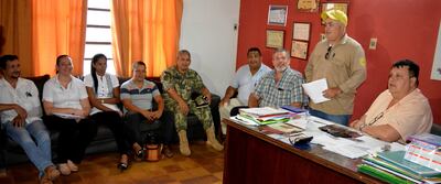 Aspecto de la reunión realizada en la Primera Región Sanitaria para la organización de una minga ambiental que se realizará mañana en el barrio San Antonio de Concepción.