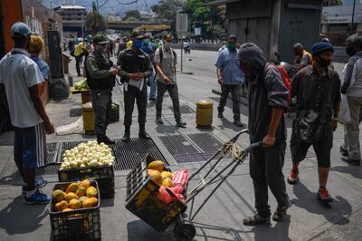 La confirmación de casos decovid-19 en Venezuela agudizó aún más la escasez de alimentos en el país, sumido en una crisis política, económica y social.