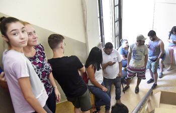 Ayer en la XVIII Región Sanitaria hubo una fila larga para vacunación, incluso salía a la calle.