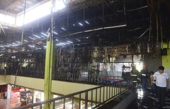 asi-quedo-la-planta-baja-de-la-terminal-de-mnibus-de-asuncion-tras-el-incendio-el-ala-izquierda-de-ese-piso-y-tambien-el-subsuelo-estan-cerrados-po-193905000000-1561303.jpg