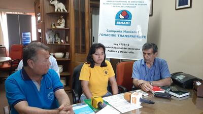 Eladio Benítez, de la Unión Nacional de Educadores, Thamara Cabello de la Fenaes y Miguel Marecos del Sindicato Nacional de Directores.