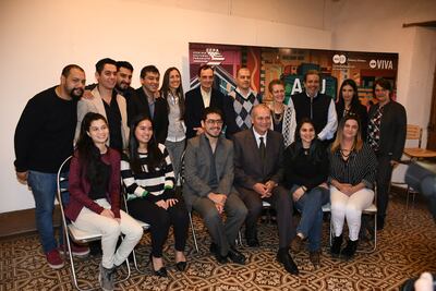 Algunos artistas nacionales que participarán del Asujazz y los organizadores del festival, tras la conferencia de prensa celebrada en la Manzana de la Rivera.