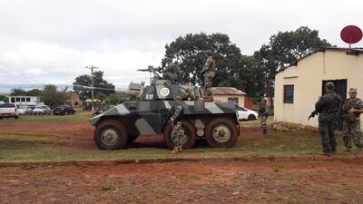 El allanamiento fue encabezado por personal de Investigaciones de la Policía. (Imagen ilustrativa de custodios frente al Penal de Pedro Juan Caballero)