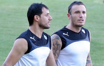 fredy-bareiro-y-cristian-campestrini-en-una-actividad-del-plantel-del-olimpia-ambos-seran-titulares--225242000000-1292528.jpg