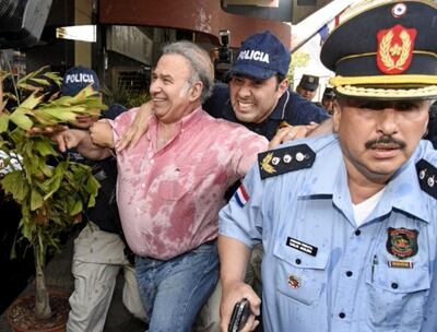 Oscar González Daher (cartista), escoltado por la Policía.