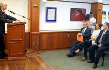 el-autor-del-libro-lic-crecencio-farina-durante-la-presentacion-oficial-del-material--192902000000-500006.jpg